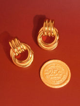 Load image into Gallery viewer, Flânerie by MAIQ - Wanda 18K Gold Non-Tarnish Classic Hoop Earring

