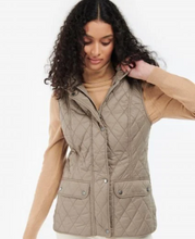 Load image into Gallery viewer, Barbour Women Otterburn Vest Sand
